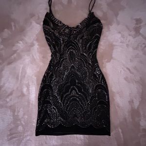 Has black underlining not see threw